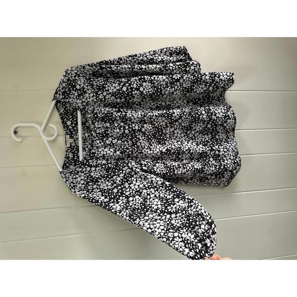 Talbots Black and White Floral Print Blouse size Medium - Picture 3 of 4